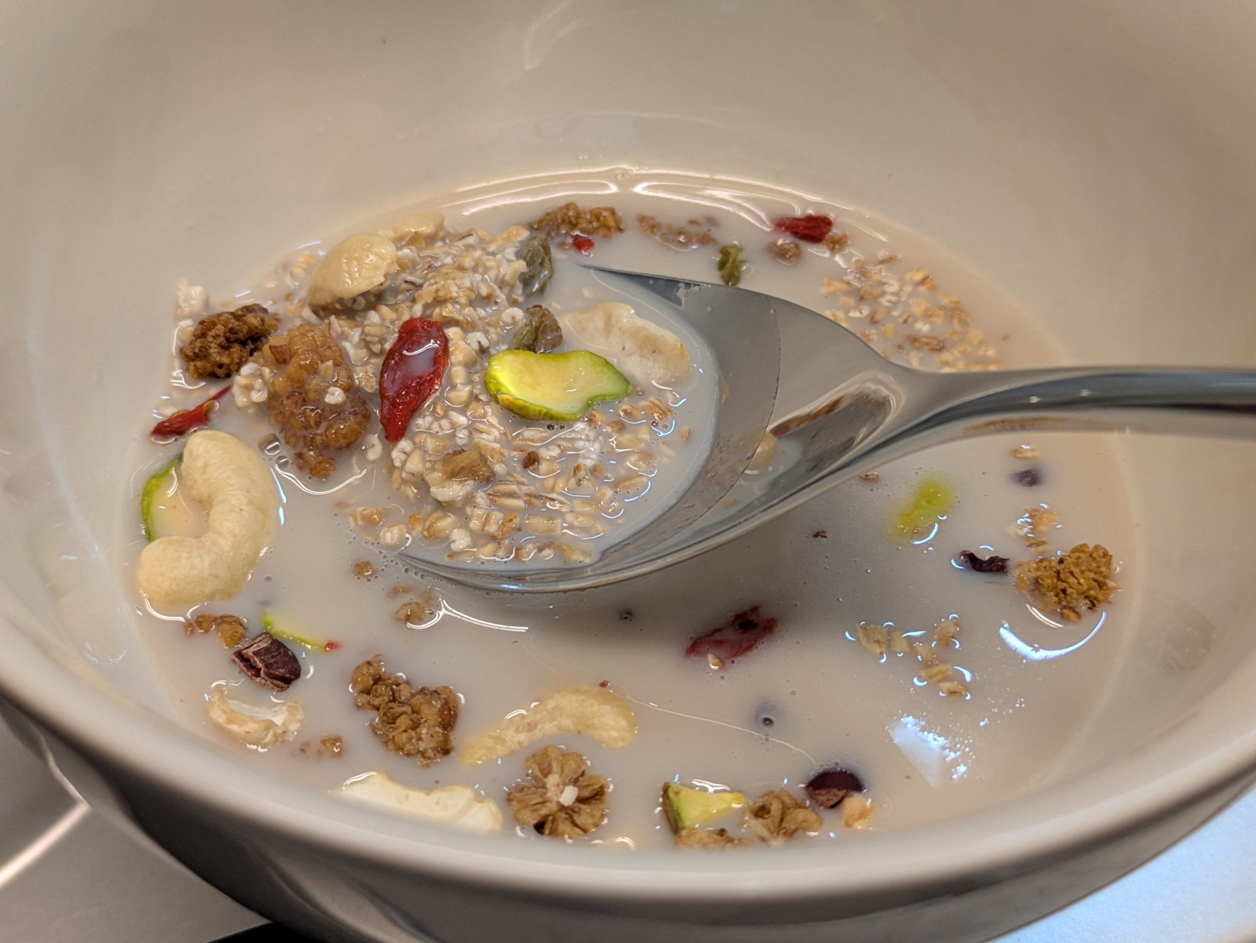 RECIPE: Fruit/Nut Oatmeal (plant-based)